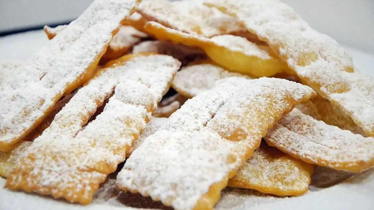 Il trucco segreto per avere chiacchiere di Carnevale perfette e friabili come in pasticceria