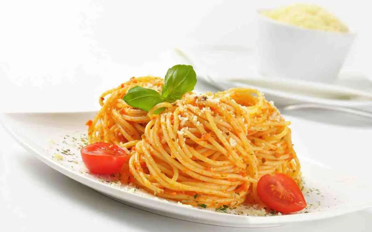 Il segreto per un piatto di spaghetti al tonno cremoso proprio come negli anni ’90