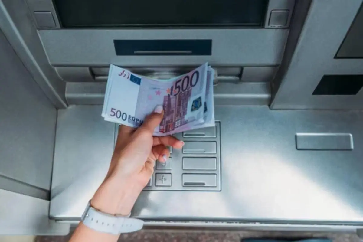 Prelievo senza carta: il trucco che pochi conoscono per evitare le file al bancomat